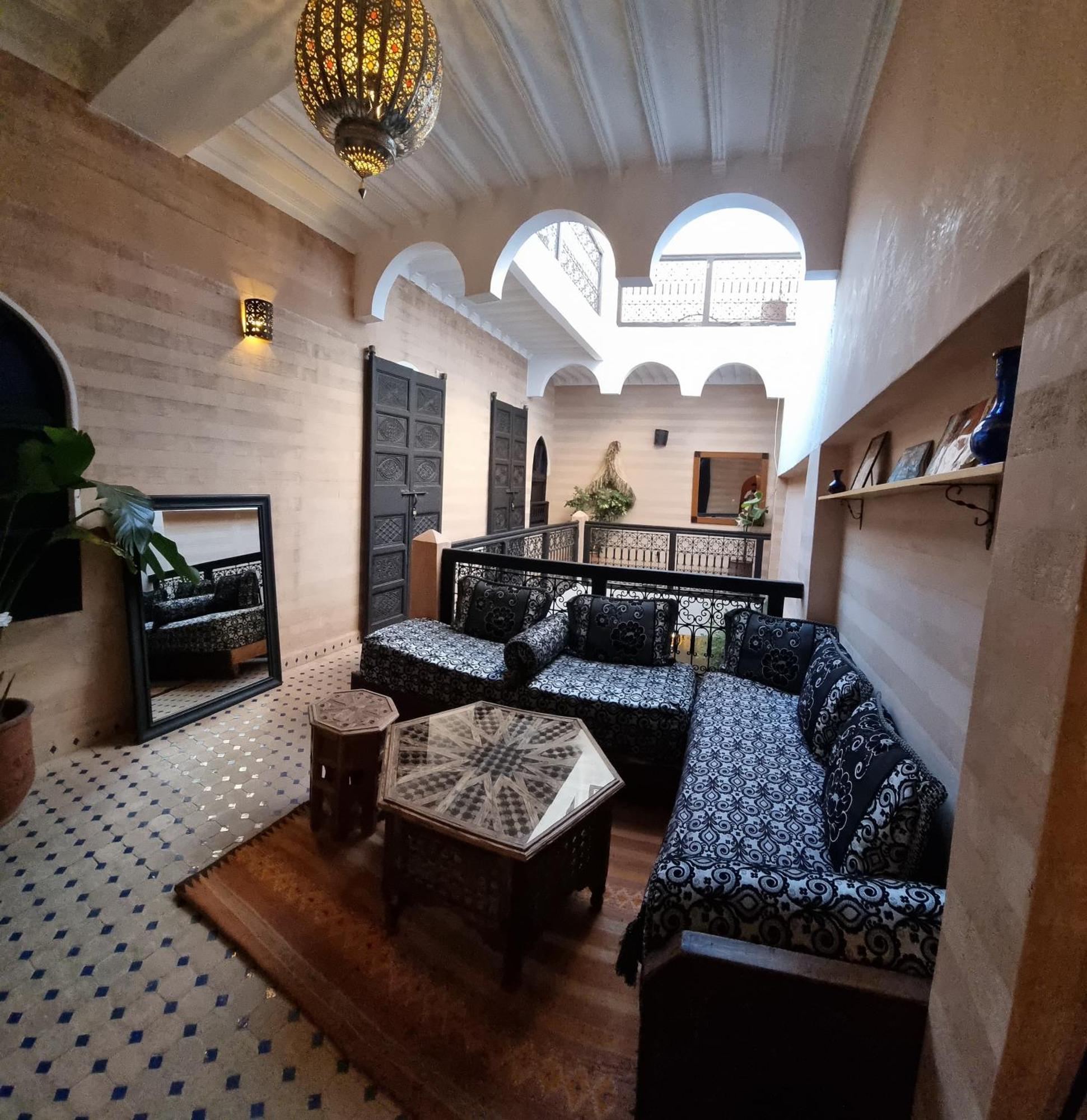 Riad Black Doors Marrakesh Exterior photo