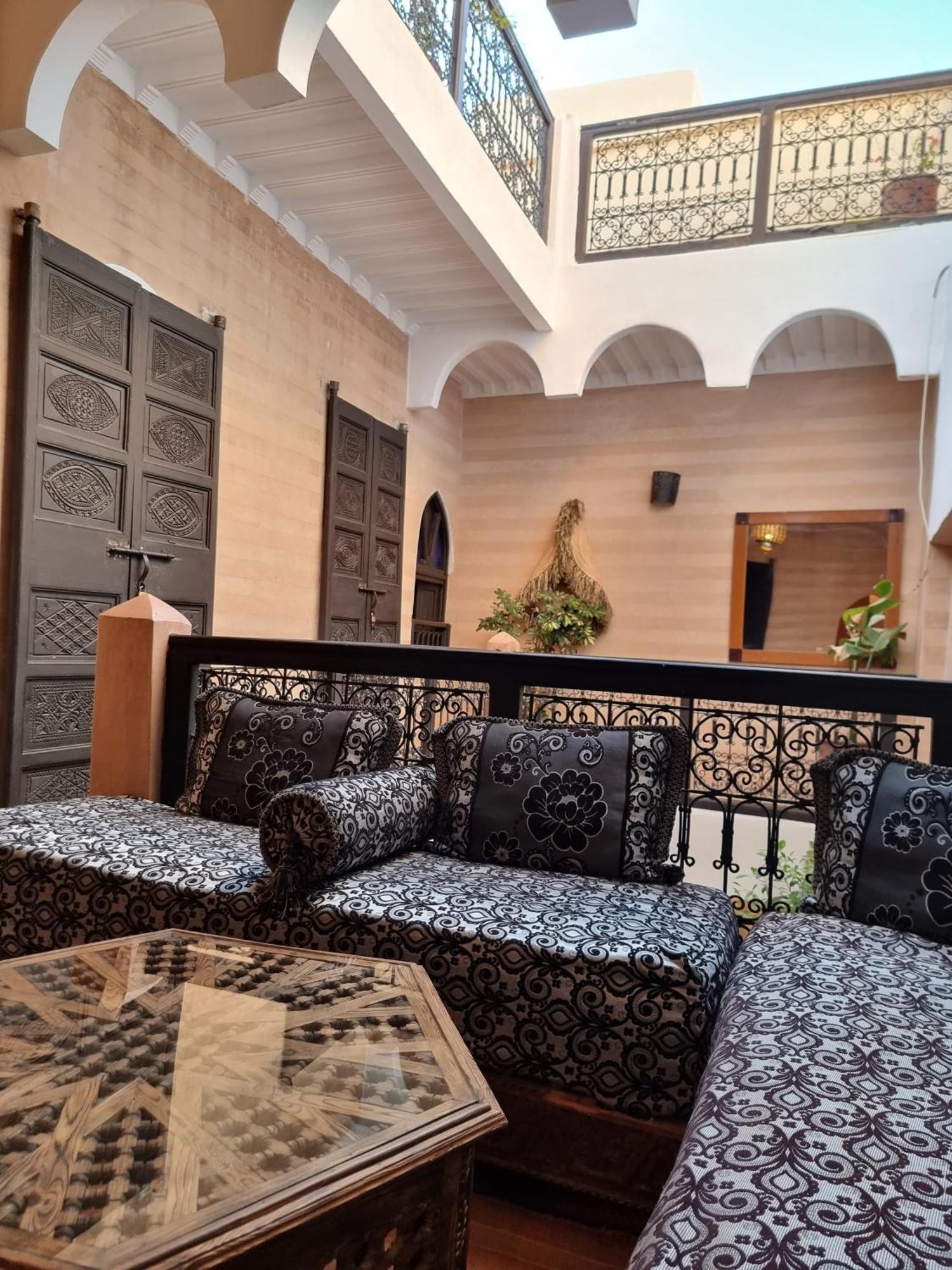 Riad Black Doors Marrakesh Exterior photo