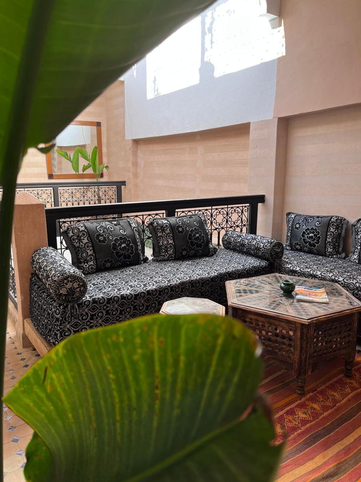 Riad Black Doors Marrakesh Exterior photo